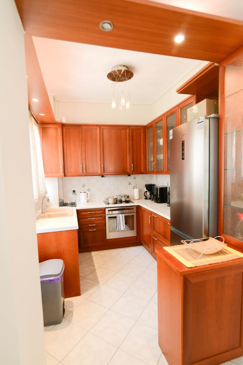 Fully equipped kitchen with wood cabinetry